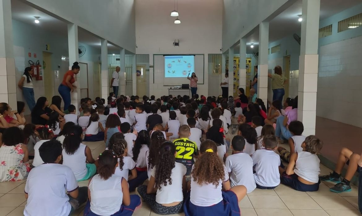 Estudantes da Emef José Marcos Rampinelli recebem palestra sobre os malefícios da dengue