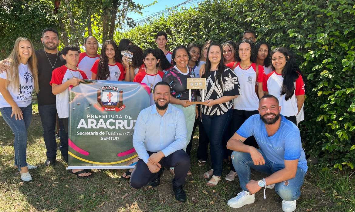 Alunos da escola Monsenhor Guilherme Schmitz visitam a Secretaria de Turismo