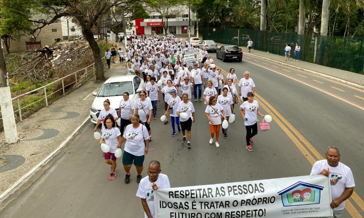 Prefeitura de Aracruz promove caminhada em comemoração ao Dia do Idoso