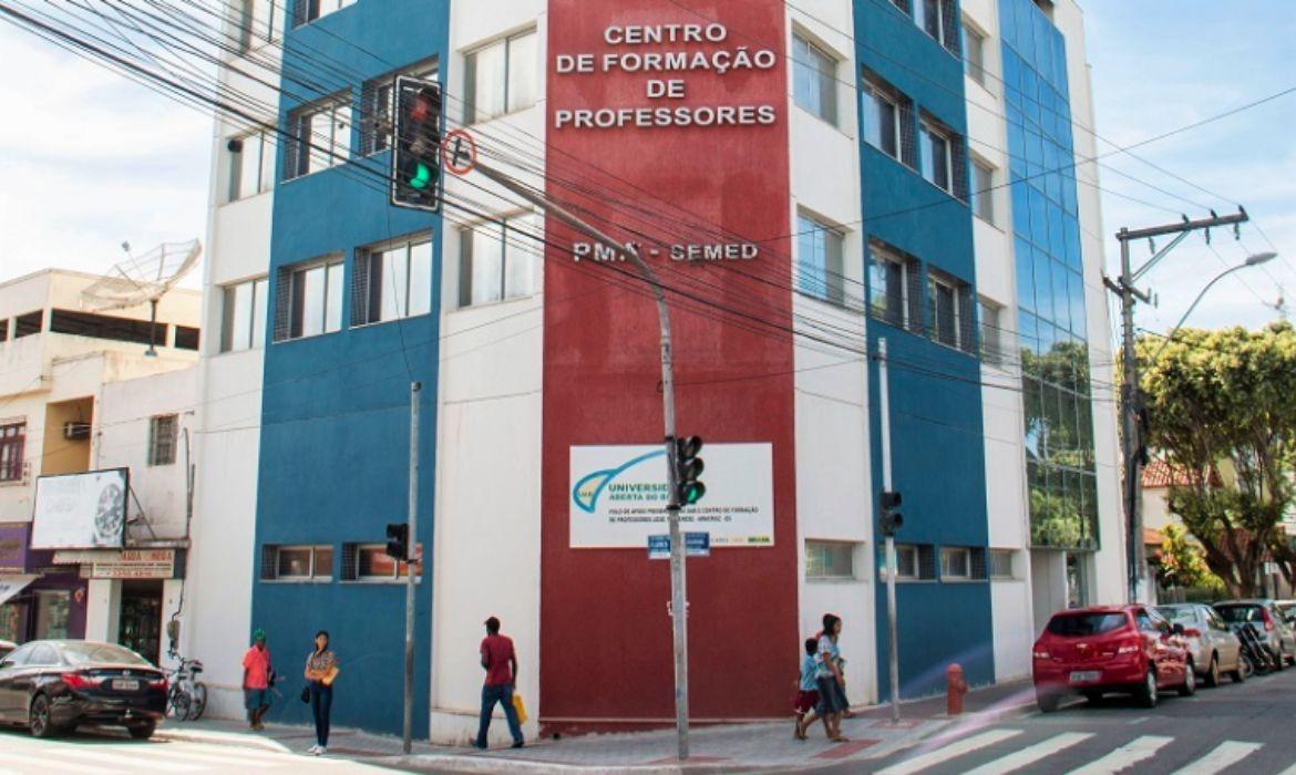 Prefeitura de Aracruz divulga edital para seleção de cadastro reserva de tutores a distância e presencial para cursos do Cefor/Ifes