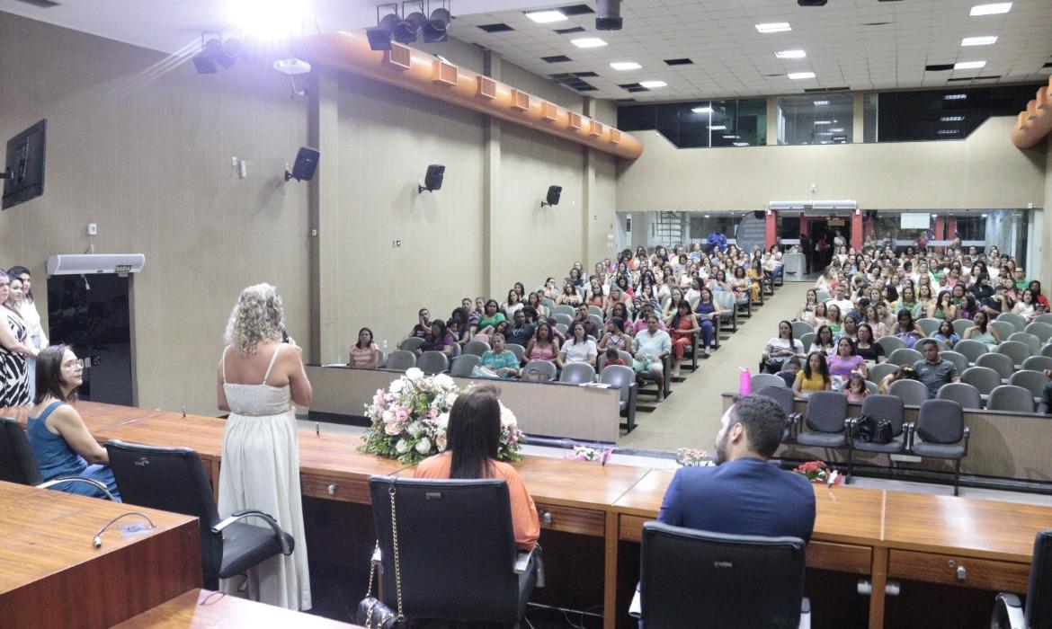 1º Seminário Municipal de Alfabetização é marcado por homenagens e reconhecimento das práticas dos professores do 1º ao 3º ano do Ensino Fundamental