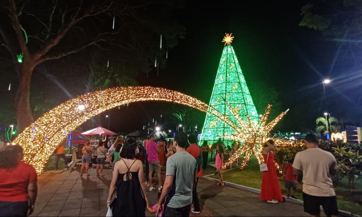 Acendimento das luzes marca abertura do Natal Aracruz 2024