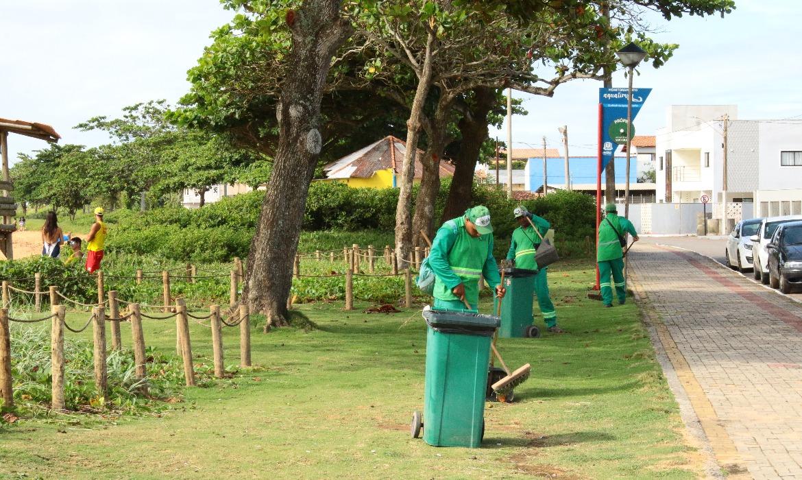 Prefeitura intensifica limpeza no litoral de Aracruz