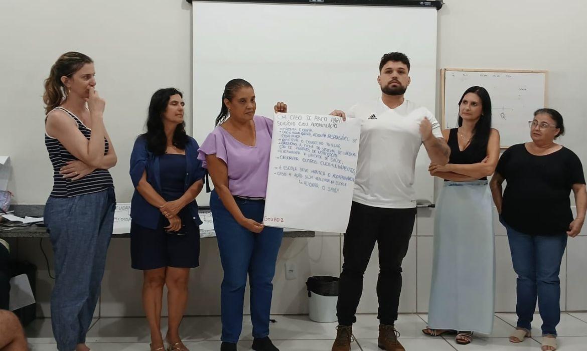 Planejamento coletivo: professores da Emef Luíza Silvina participam de estudo sobre o Protocolo de Prevenção e Enfrentamento à Violência Escolar