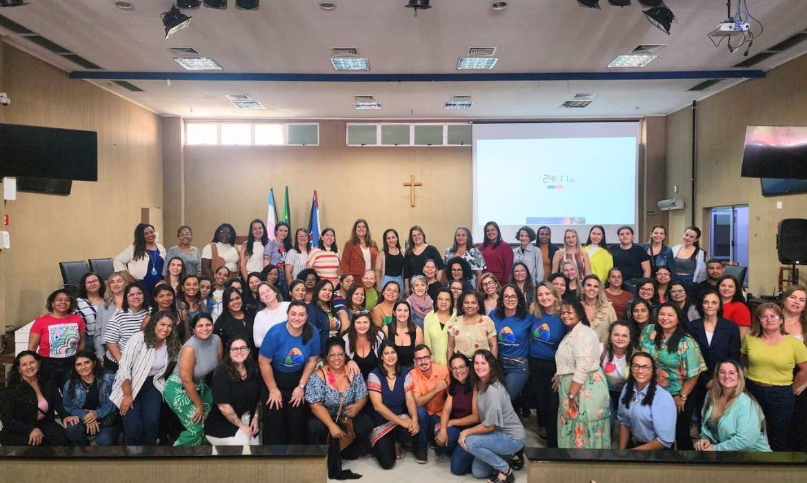 Professores do Atendimento Educacional Especializado (AEE) participam da formação “Descomplicando o autismo: definição e manejo”