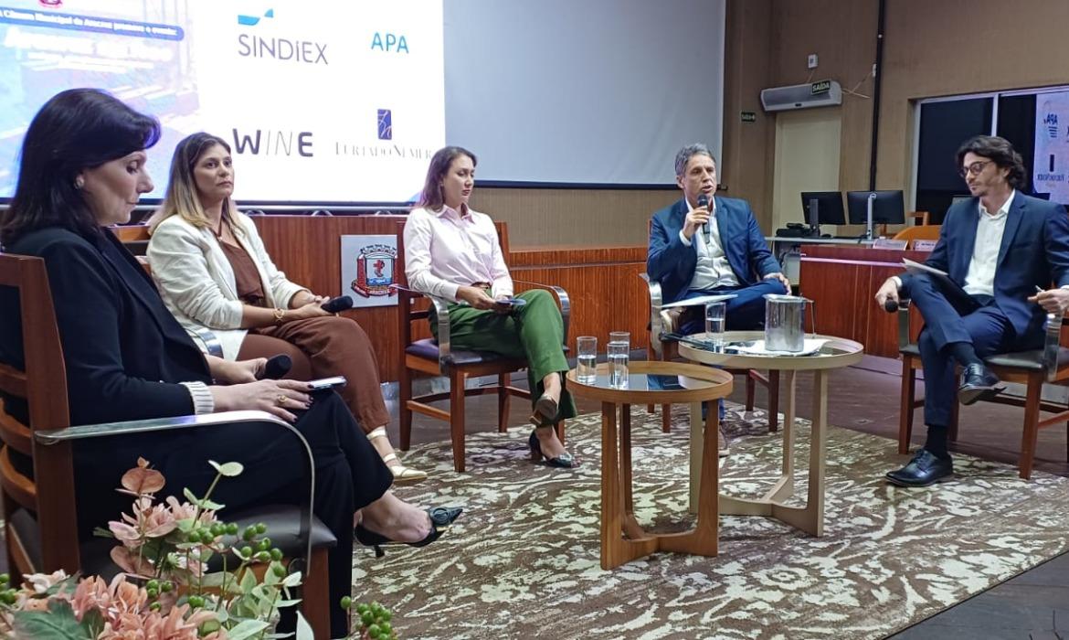 Evento discute logística, investimentos e reforma tributária em Aracruz - Logística, atração de investimentos e reforma tributária foram os principais temas debatidos no evento “Aracruz em Foco”, realizado nesta quarta-feira (09), na Câmara de Aracruz.