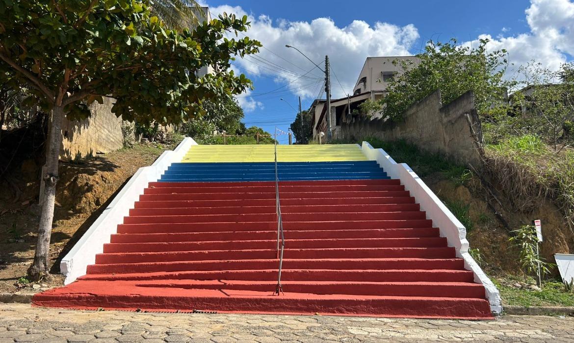 Serviços Urbanos revitaliza escadarias para garantir mais dignidade às comunidades