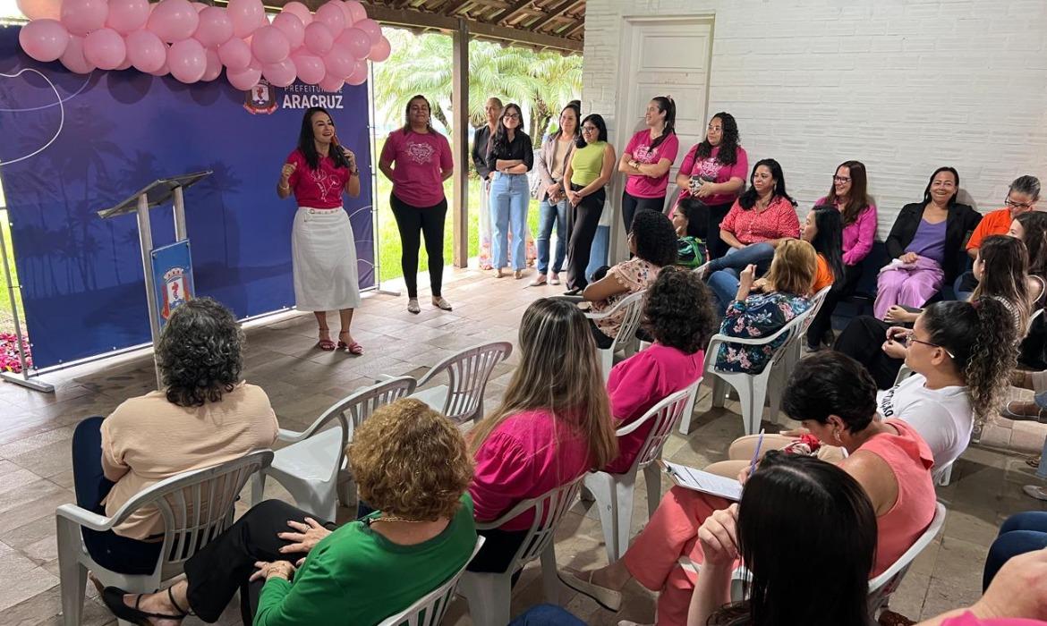 História de superação emociona servidoras em evento do Outubro Rosa