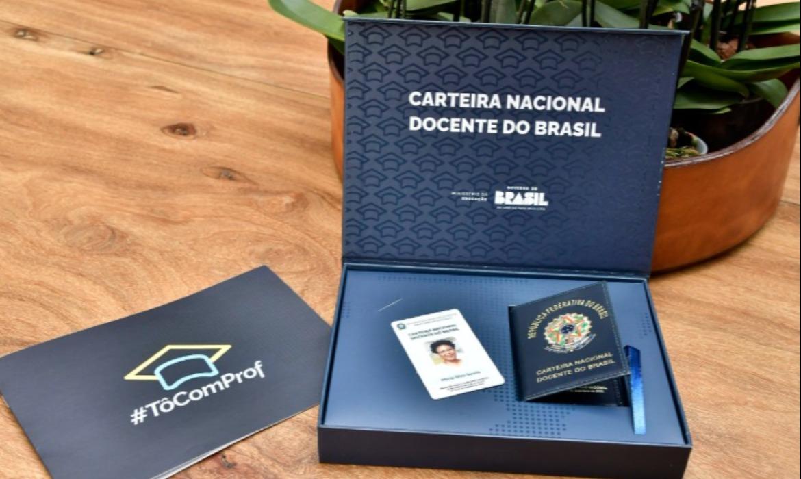 Educação informa que professores da Rede Municipal de Ensino já podem solicitar a Carteira Nacional Docente do Brasil (CNDB)