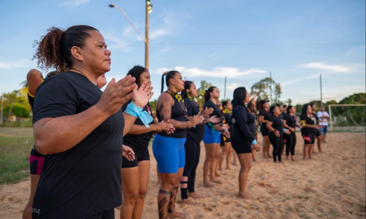 Outubro Rosa: comunidade indígena realiza a Copa "Vem Com Elas" de Futebol Society