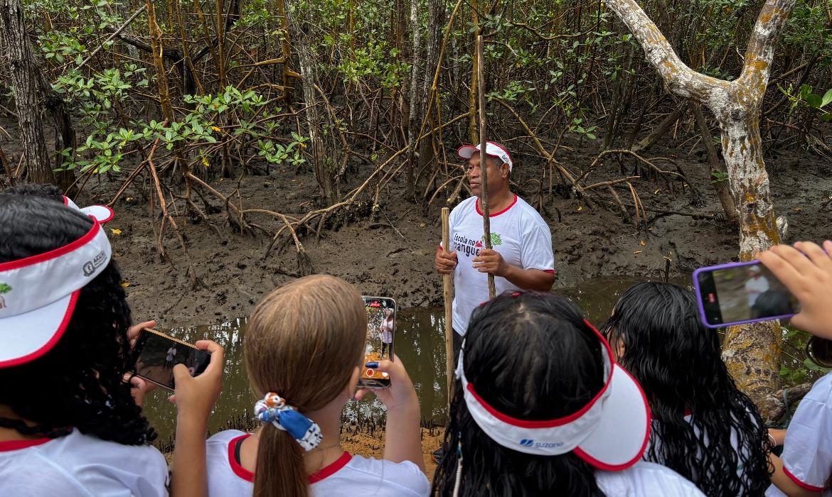 Alunos de Aracruz aprendem sobre preservação no projeto Escola no Manguezal