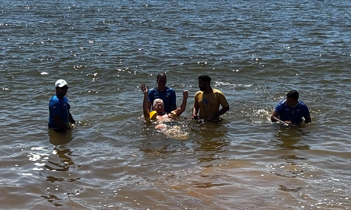 Nossa Praia Acessível: Prefeitura de Aracruz promove primeiro banho assistido em 2026