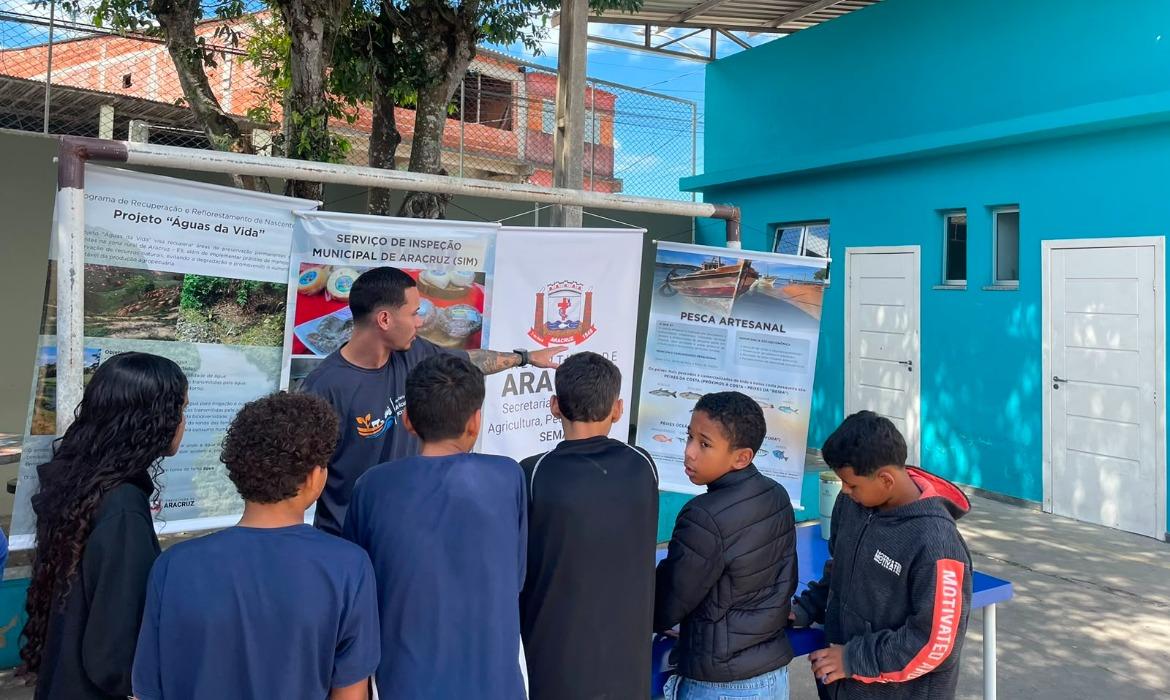 Secretaria leva conhecimento sobre Agricultura, Pecuária e Pesca a estudantes durante Feira de Ciências em Barra do Riacho