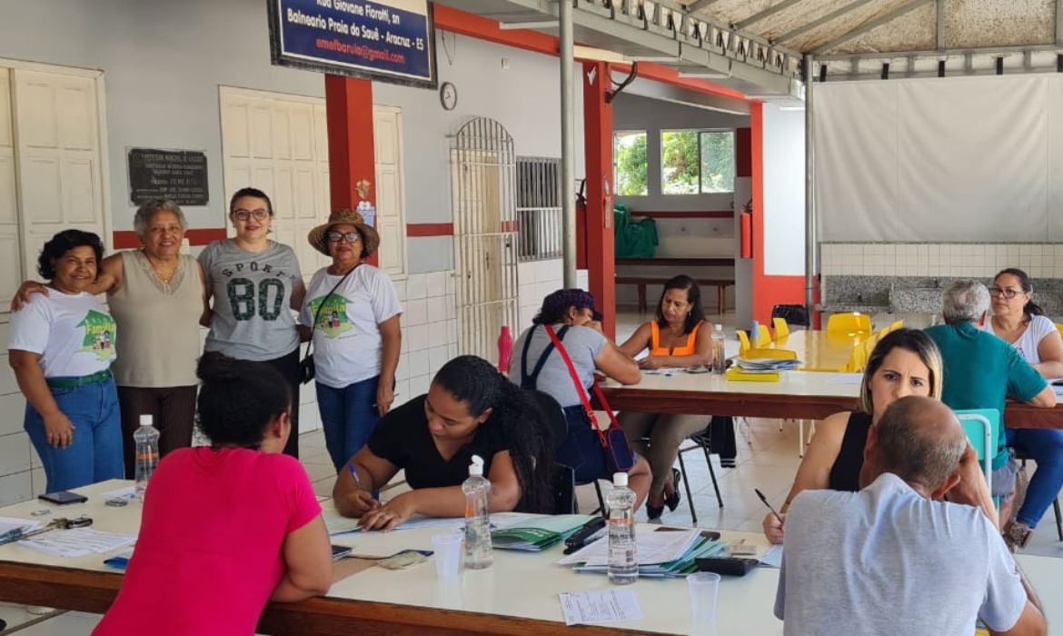 Assistência Social atende dezenas de moradores em Praia do Sauê