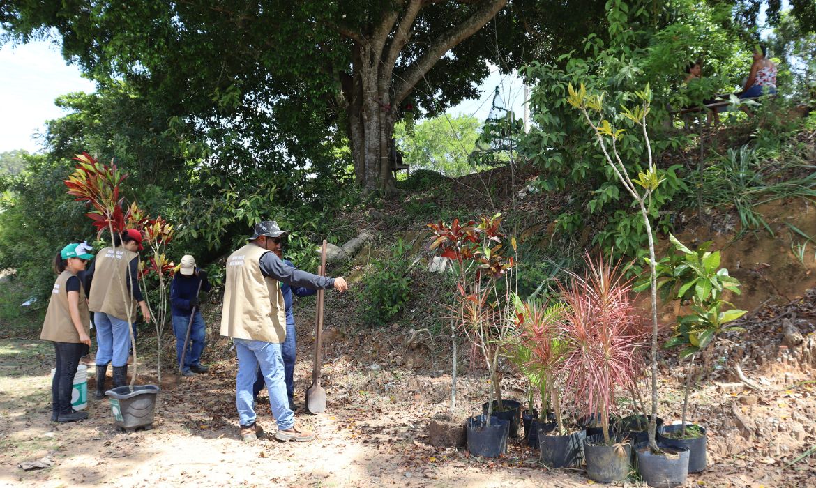 Prefeitura de Aracruz promove revitalização de ponto viciado de lixo na comunidade do Novo Irajá