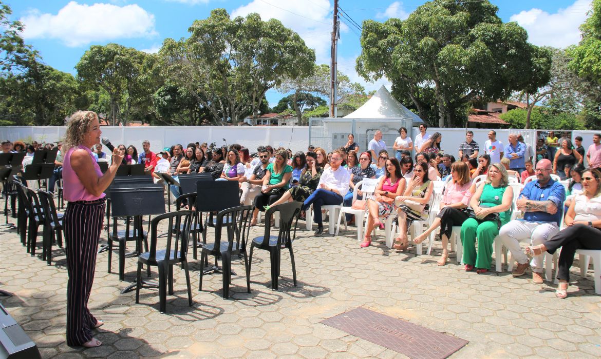 Prefeito e secretários participam de Cerimônia de Honra à comunidade escolar de Coqueiral