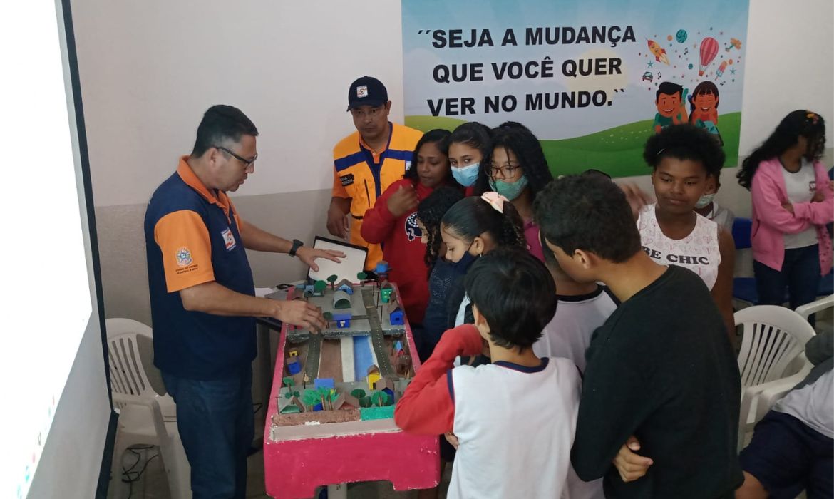 Defesa Civil promove palestra sobre Prevenção e Percepção de Risco de Desastres em escola de Santa Rosa