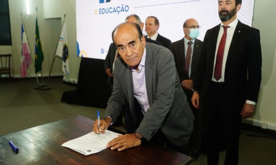 Prefeitura de Aracruz participa de solenidade de assinatura do Termo de Ajustamento da Gestão (TAG) da Educação