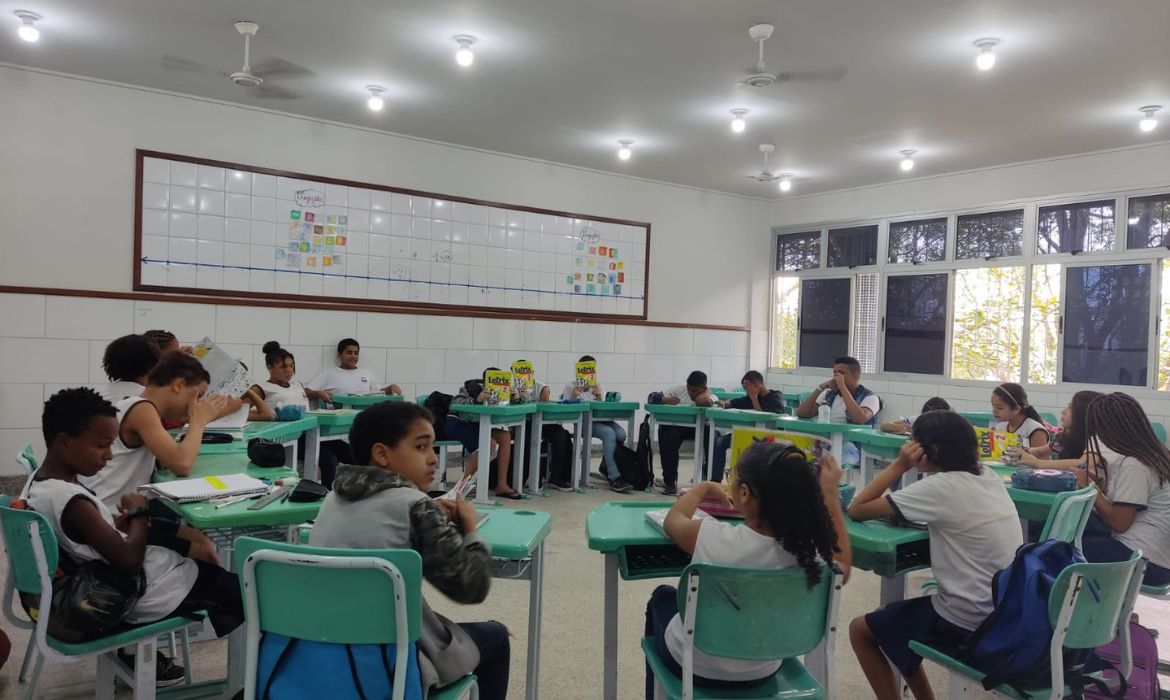 Programa Letrix ajuda escolas municipais a enfrentar desafio da alfabetização tardia