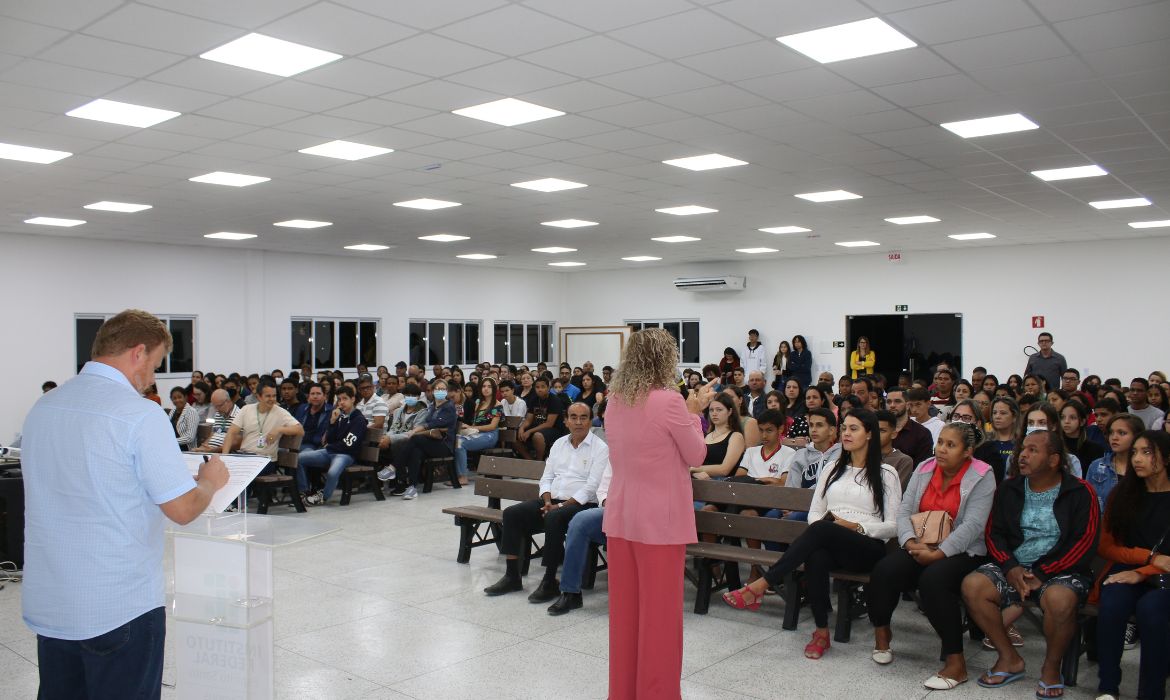 Alunos da Rede Municipal de Ensino participam de aula inaugural do Curso Preparatório “Rumo ao Sucesso”