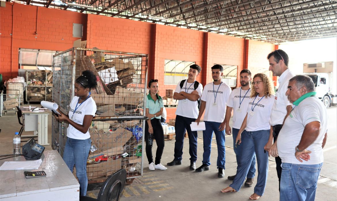 Gestão eficiente e justa dos resíduos sólidos: pesquisas e levantamentos de dados continuam para elaboração do Plano de Saneamento Básico em Aracruz