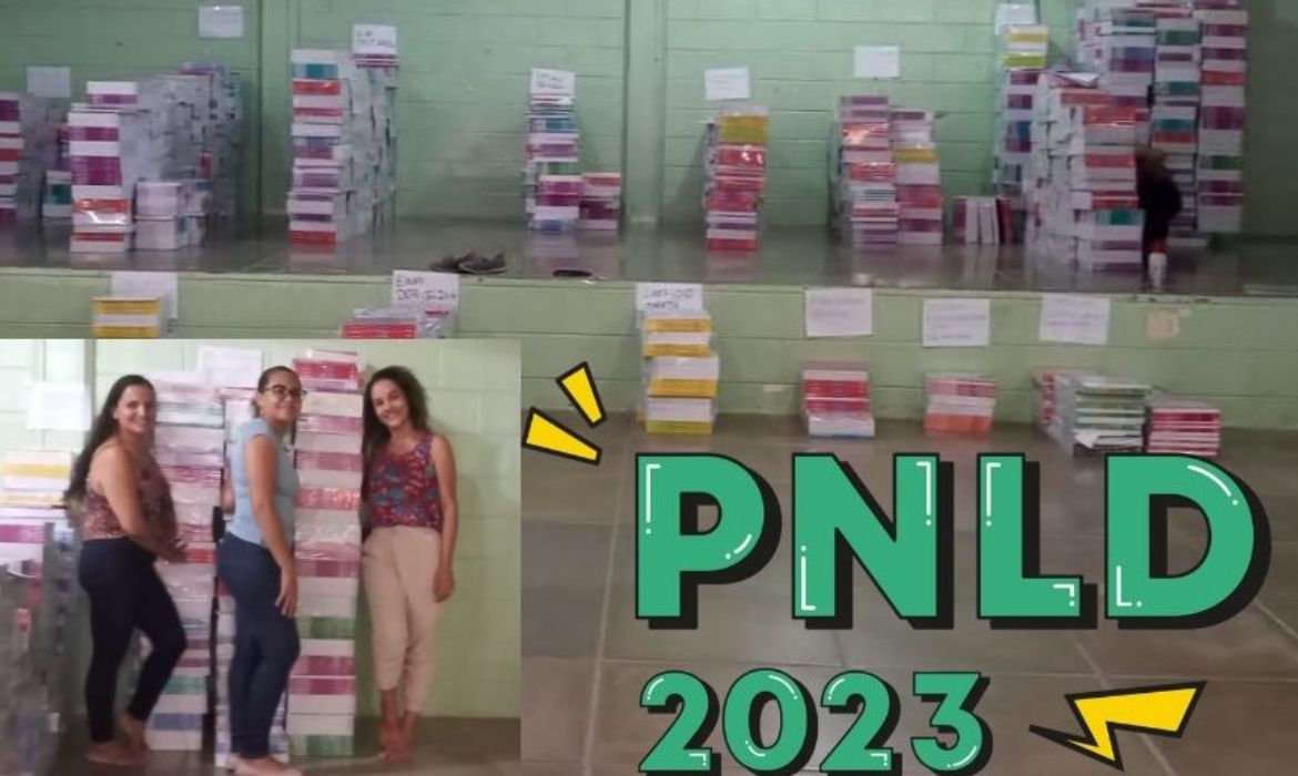 Distribuição de livros didáticos continua a todo vapor na Rede Municipal de Ensino