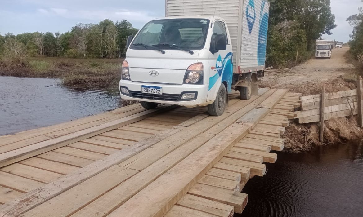 Prefeitura de Aracruz conclui trabalhos de restauração da ponte que liga Vila do Riacho ao Assentamento Nova Esperança