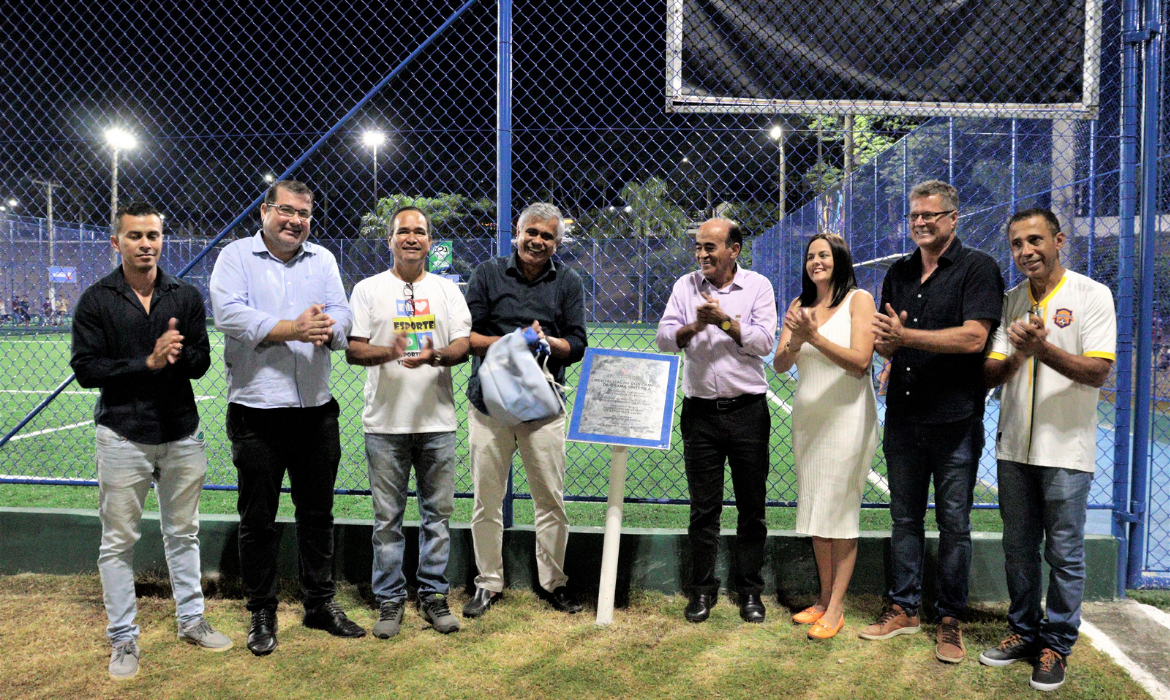 Governo do ES e Prefeitura de Aracruz inauguram reforma dos campos de futebol da Praça da Paz