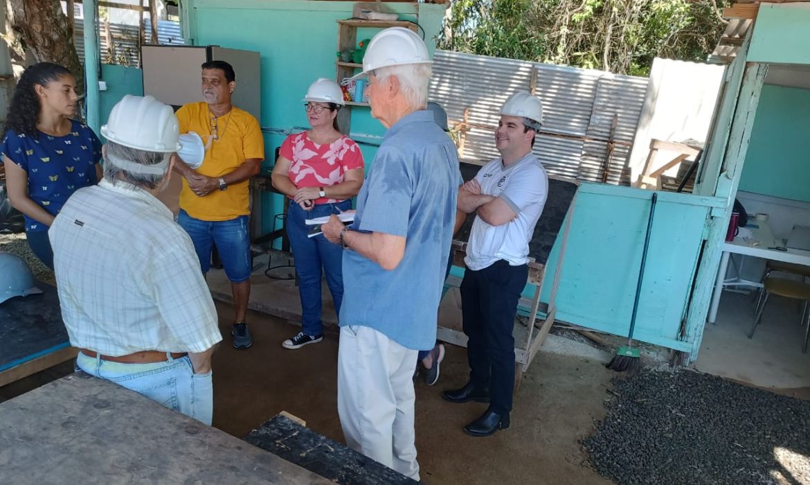 Equipe de Obras e Manutenção da Semed faz vistoria na nova Emef Coqueiral