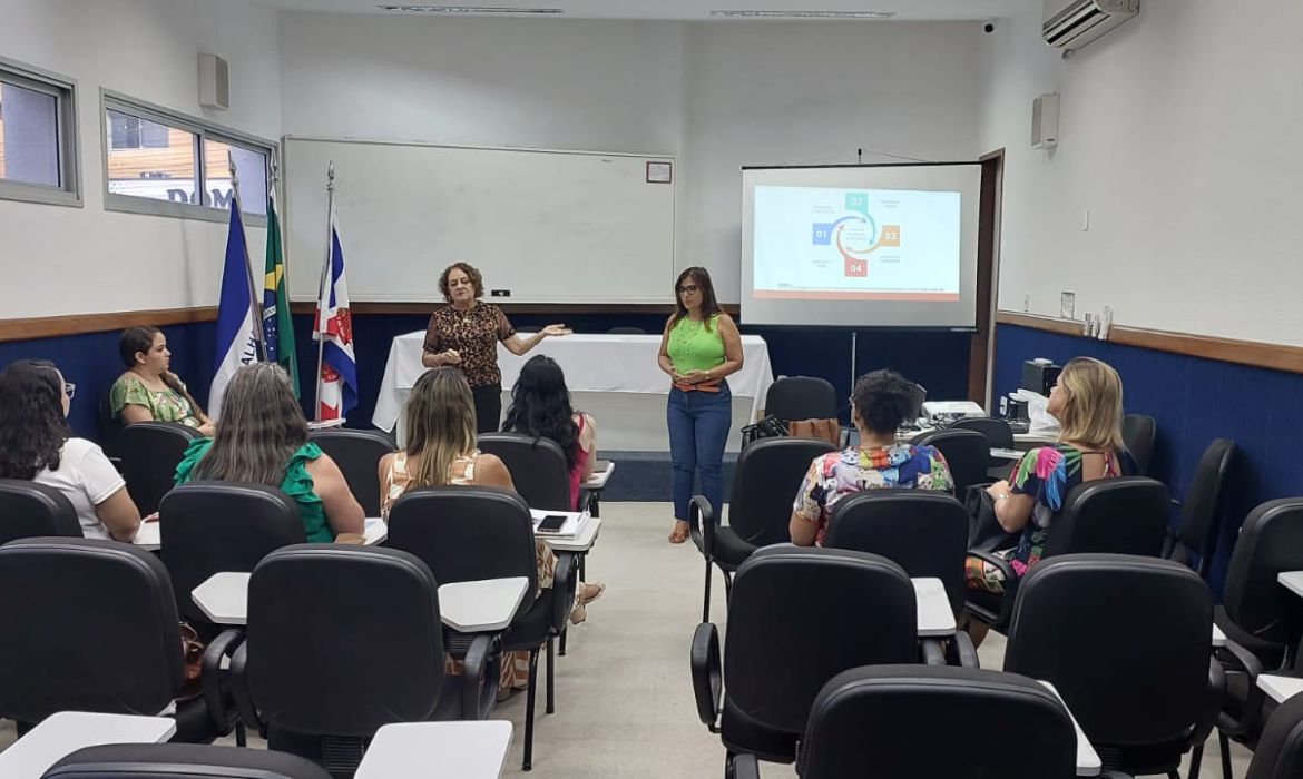 Equipes Psicossociais da Secretaria de Educação participam da última formação de 2023