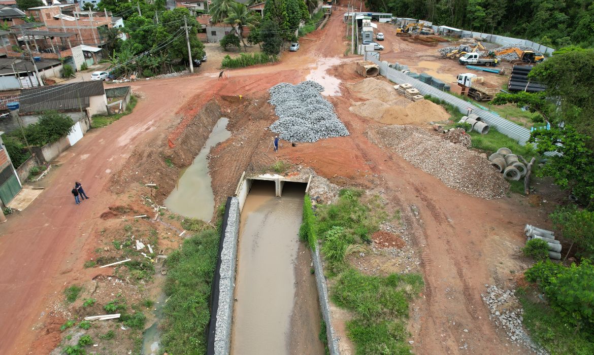 Obras de macrodrenagem do valão da Grande Bela Vista estão dentro do prazo de execução