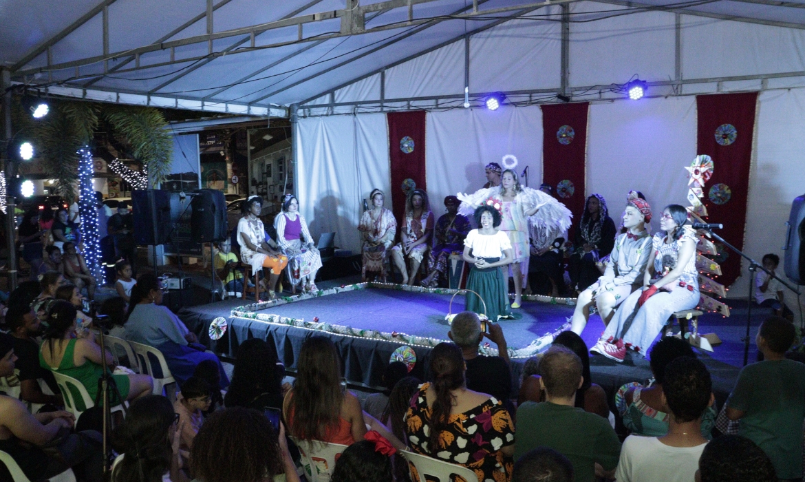 Alunos dão show em apresentação do Musical de Natal “O Tempo e a História”