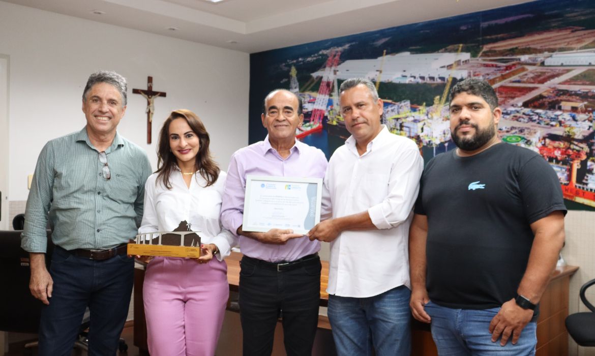 Dr. Coutinho recebe prêmio "Amigo do Nossocrédito'