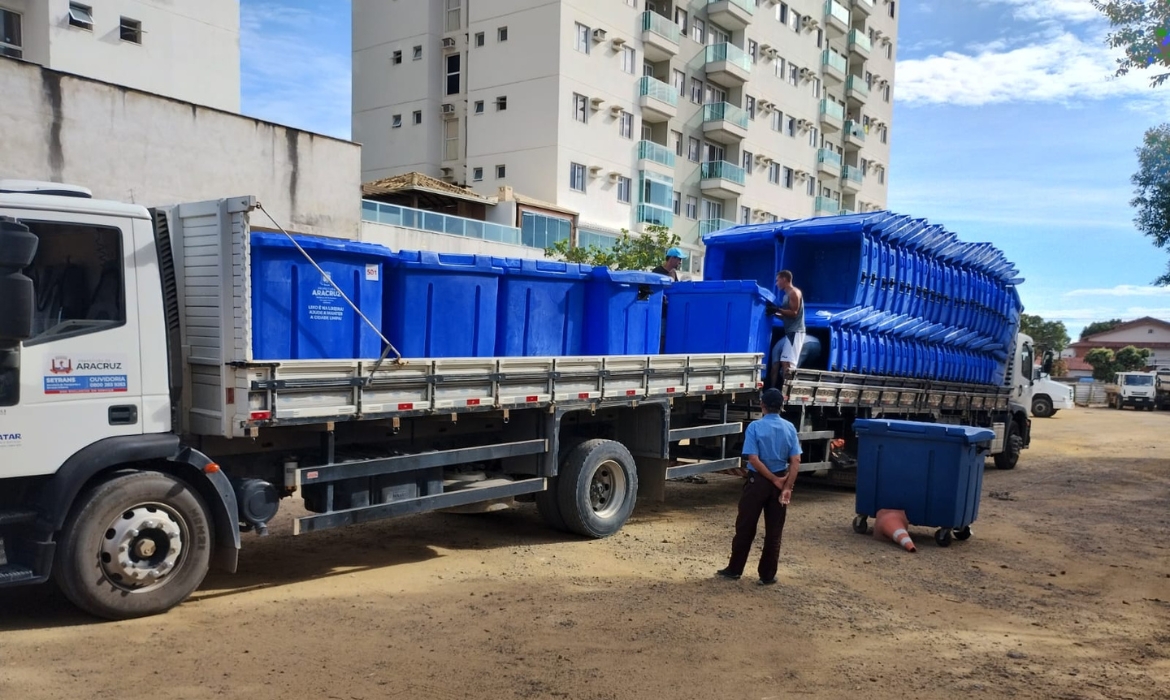 Prefeitura de Aracruz instala mais 200 contêineres de Lixo em vários pontos da cidade