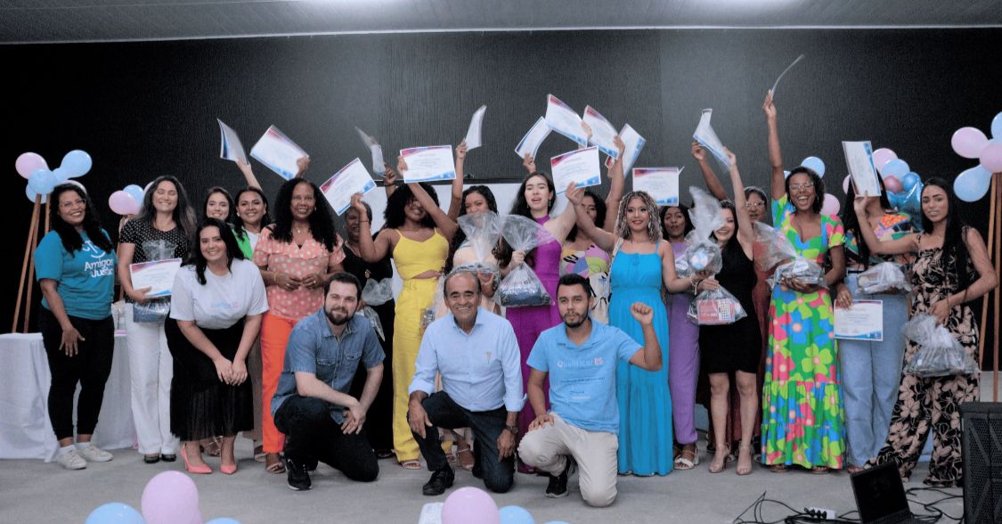 Aracruz promove formatura de alunos do Qualificar ES