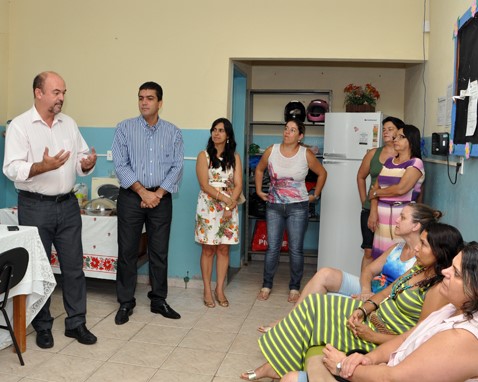 Prefeito visita escola marcando início do ano letivo em Aracruz