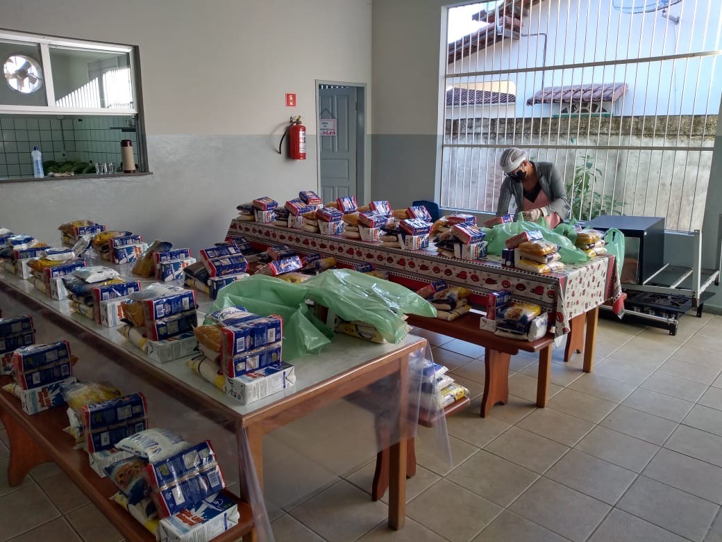 Prefeitura distribui mais 5500 kits de merenda aos alunos da rede municipal