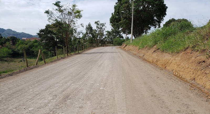 Prefeitura de Aracruz conclui aplicação do Revsol em estrada que liga Pôr do Sol ao Guanabara e Limão