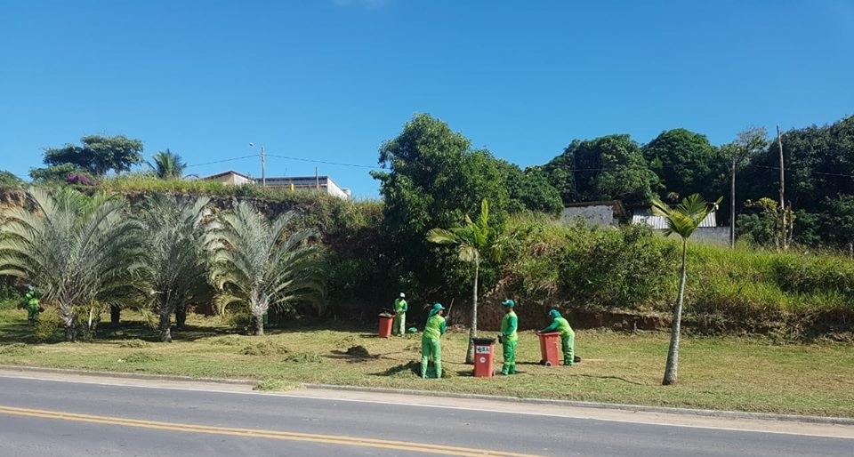 Equipe de Limpeza Pública realiza serviços em Barra do Sahy