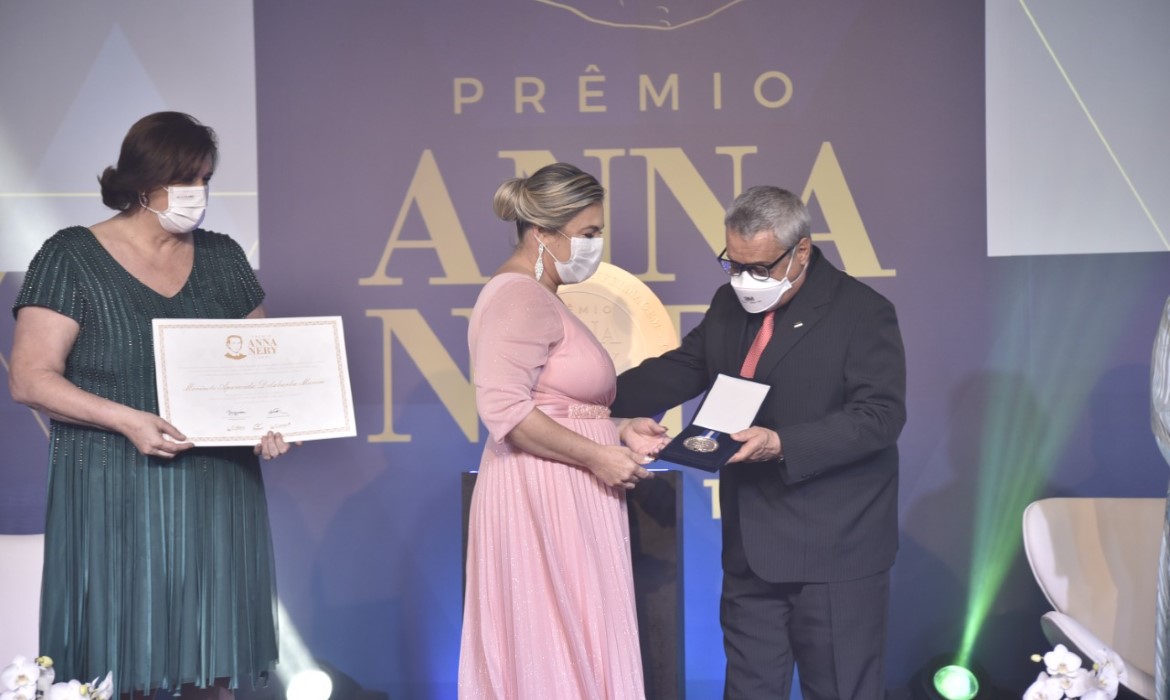 Técnica de enfermagem que atua em Aracruz recebe Prêmio Anna Nery no 23º Congresso Brasileiro dos Conselhos de Enfermagem