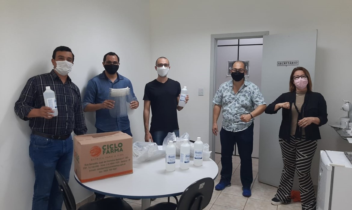 Semob recebe álcool e viseiras de proteção facial do Ifes 