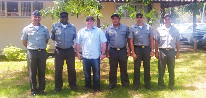 Combate ao mosquito: Profissionais da Marinha auxiliam os trabalhos em Aracruz