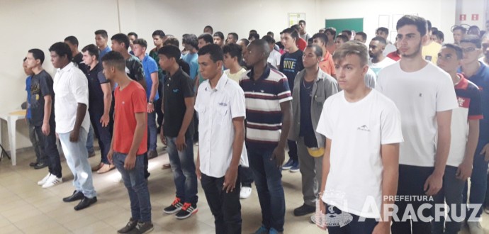 Jovens de Aracruz participam de Juramento da Bandeira