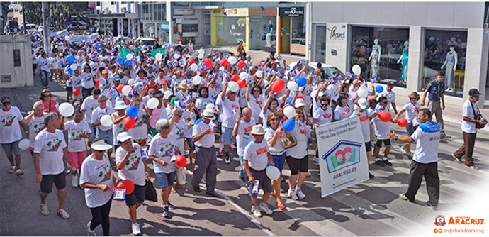 Prefeitura promove caminhada dos idosos