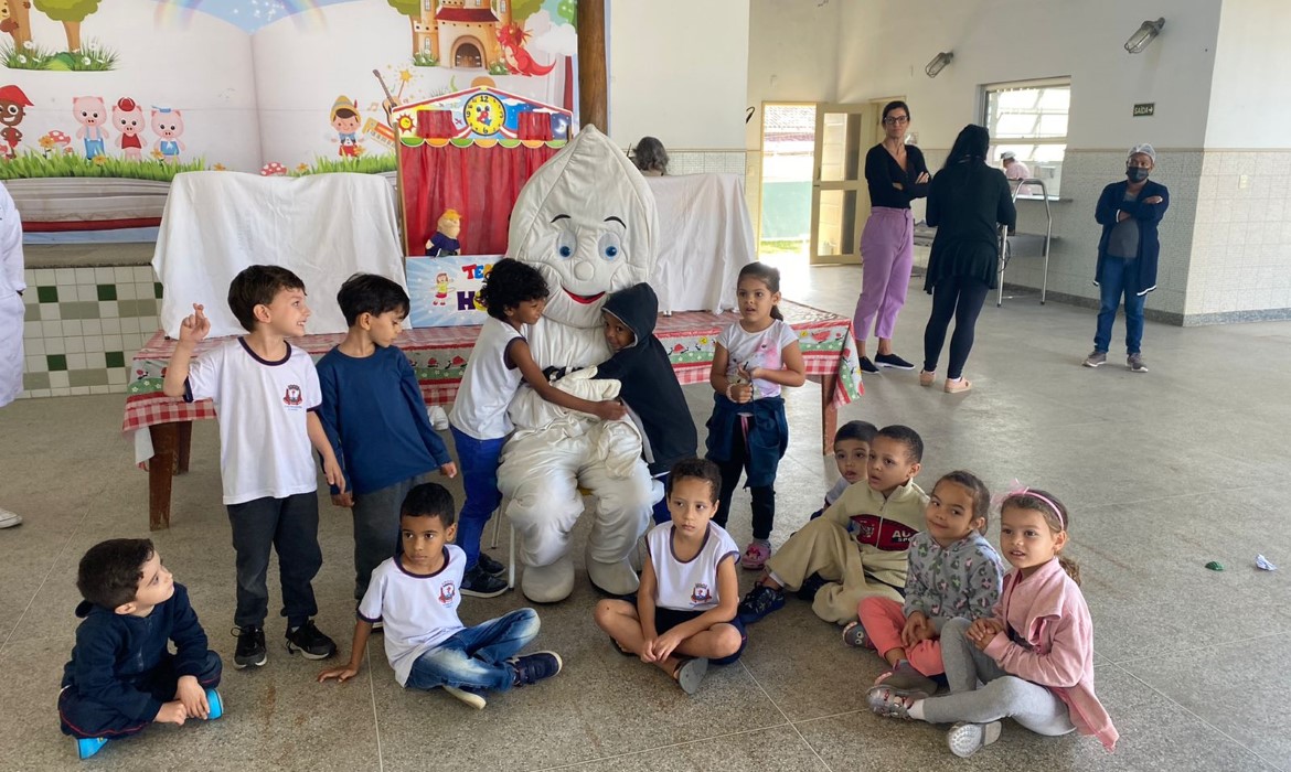 Profissionais que atuam no Programa Saúde na Escola realizam ações nas unidades escolares de Aracruz 