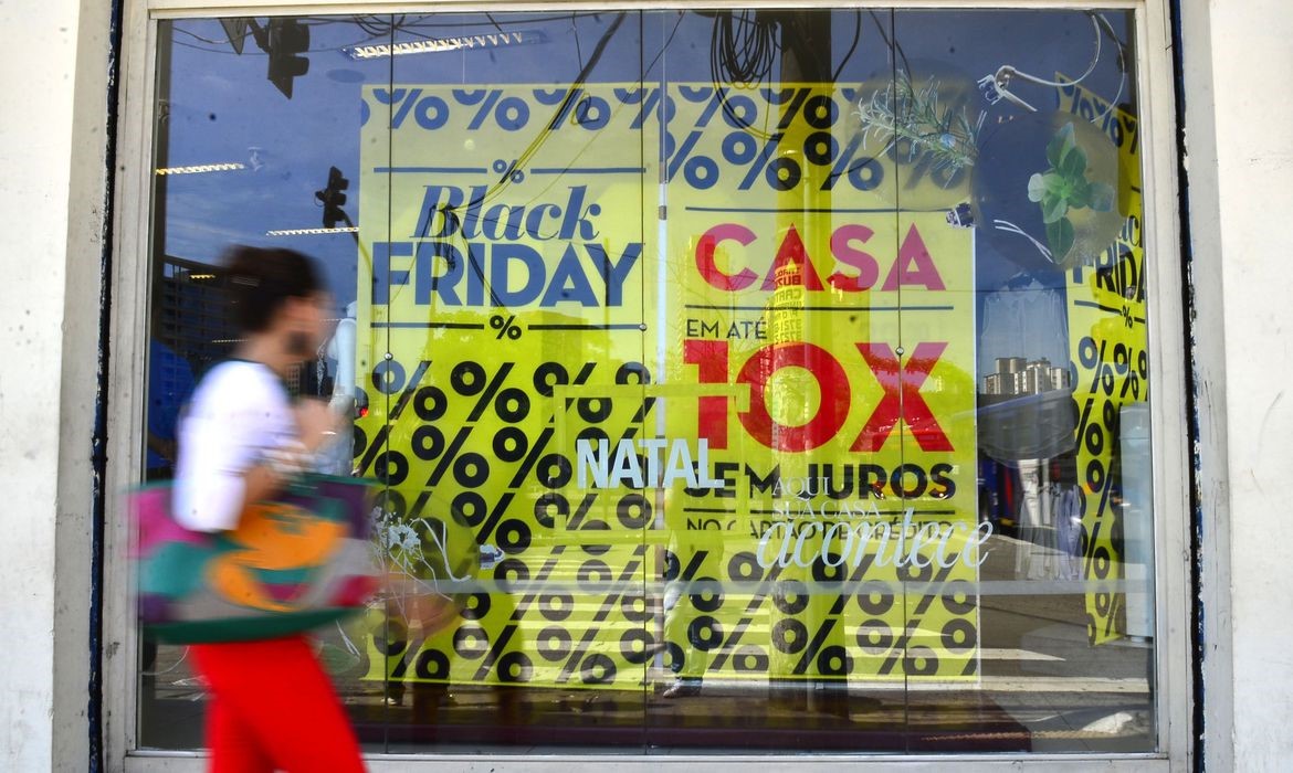 Procon Aracruz dá dicas para as compras na Black Friday