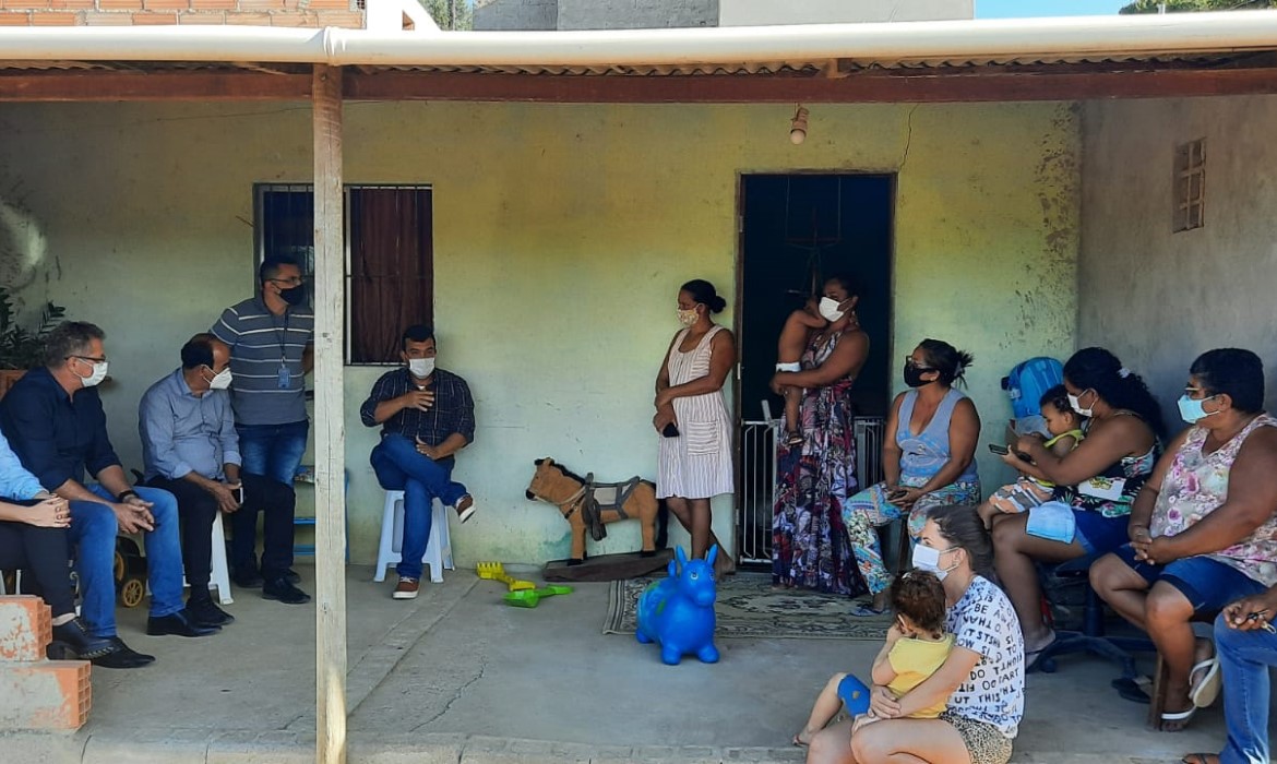 Dr. Coutinho visita bairros de Aracruz para ouvir demandas de moradores 