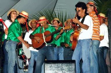 Festival Sertanejo da Toca do Leão reúne atrações em Guaraná