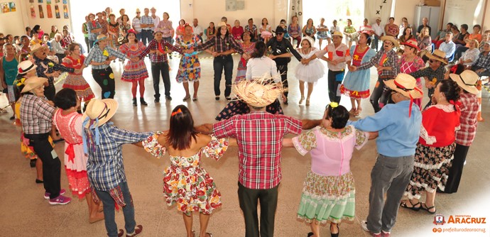 Alegria e agitação tomam conta do 6º arraiá dos idosos