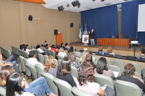 Profissionais da educação e sociedade civil organizada participam da Reconstrução do Plano Educacional em Aracruz